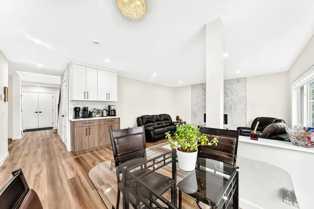 112 Christie Park Manor SW Calgary AB T3H 2E8