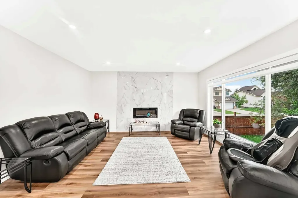 112 Christie Park Manor SW Calgary AB T3H 2E8