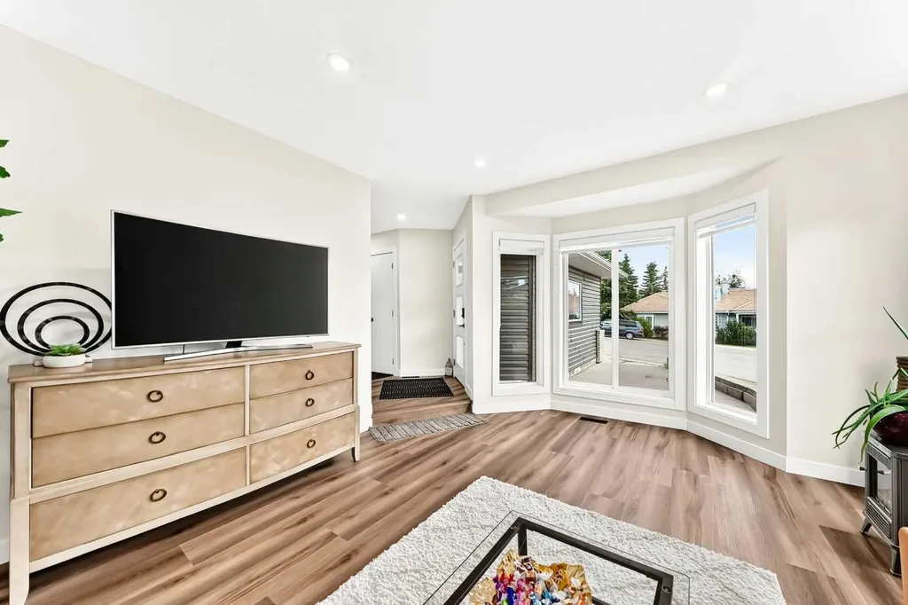 112 Christie Park Manor SW Calgary AB T3H 2E8