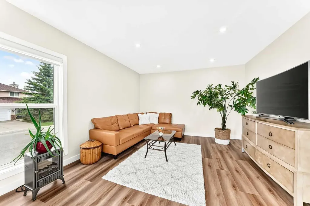 112 Christie Park Manor SW Calgary AB T3H 2E8