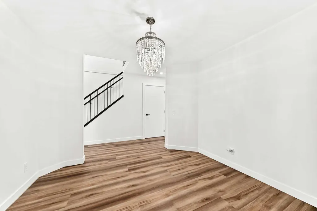 112 Christie Park Manor SW Calgary AB T3H 2E8