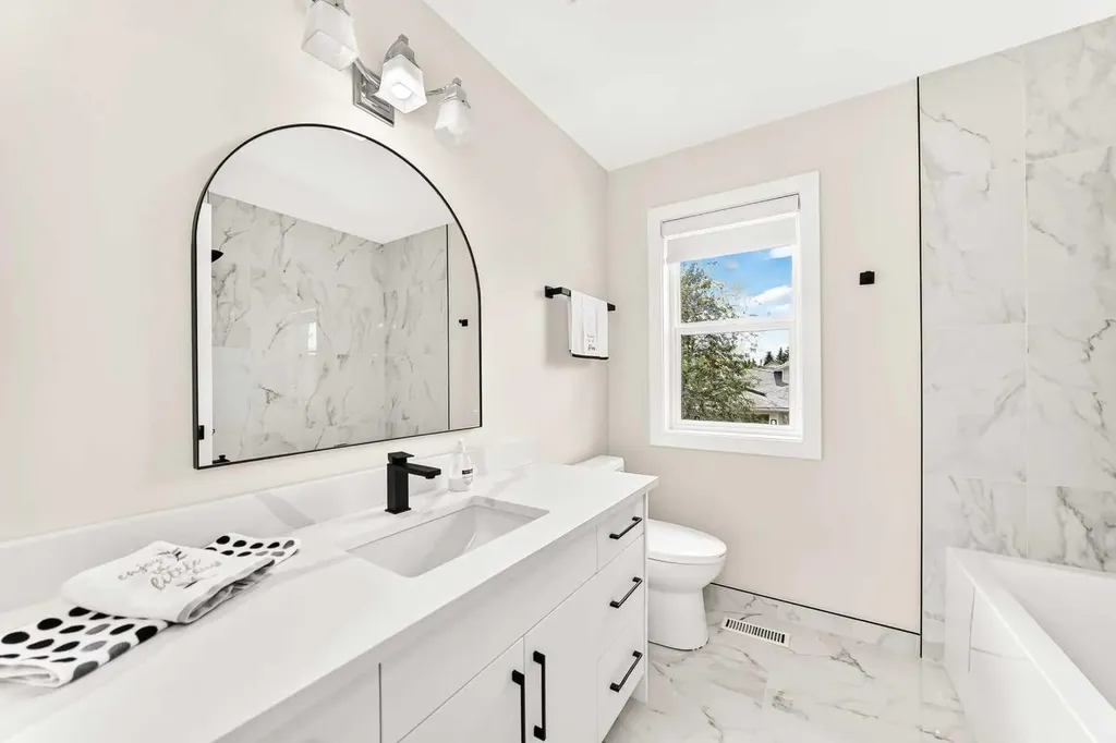 112 Christie Park Manor SW Calgary AB T3H 2E8