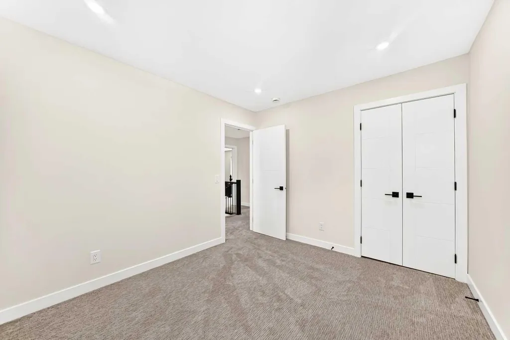 112 Christie Park Manor SW Calgary AB T3H 2E8