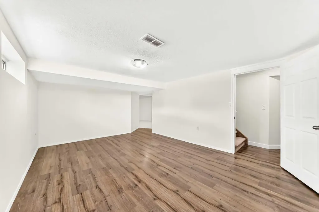112 Christie Park Manor SW Calgary AB T3H 2E8