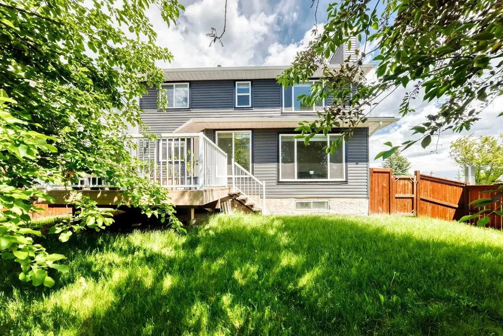 112 Christie Park Manor SW Calgary AB T3H 2E8