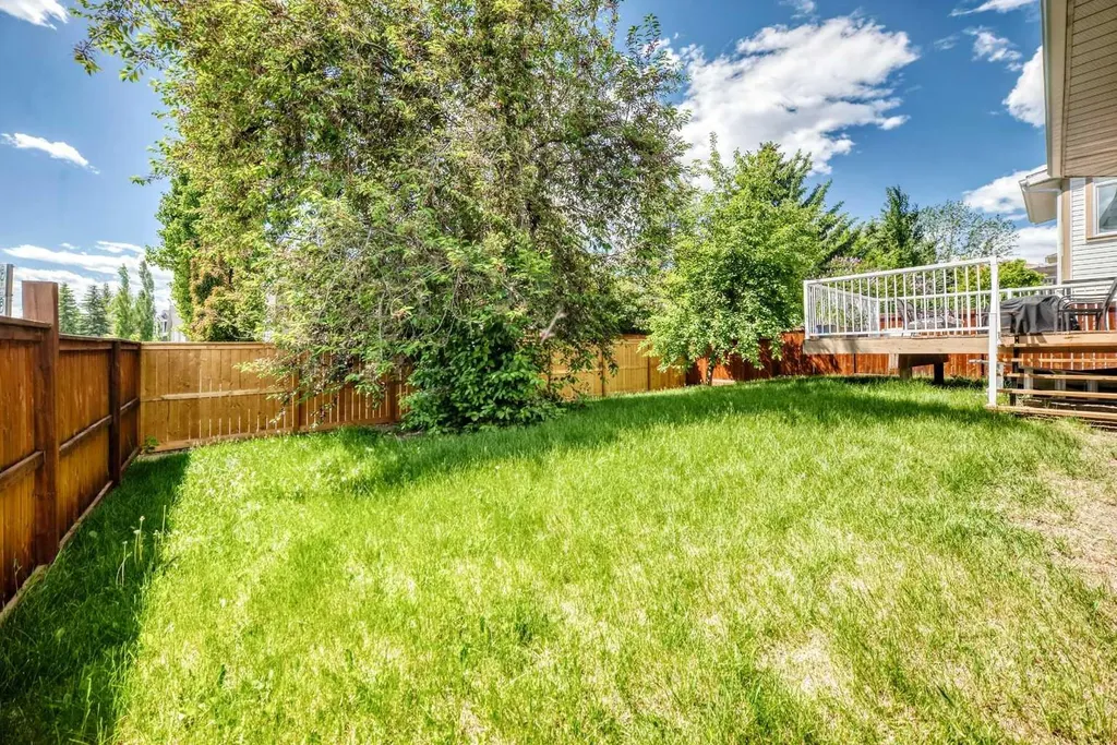 112 Christie Park Manor SW Calgary AB T3H 2E8