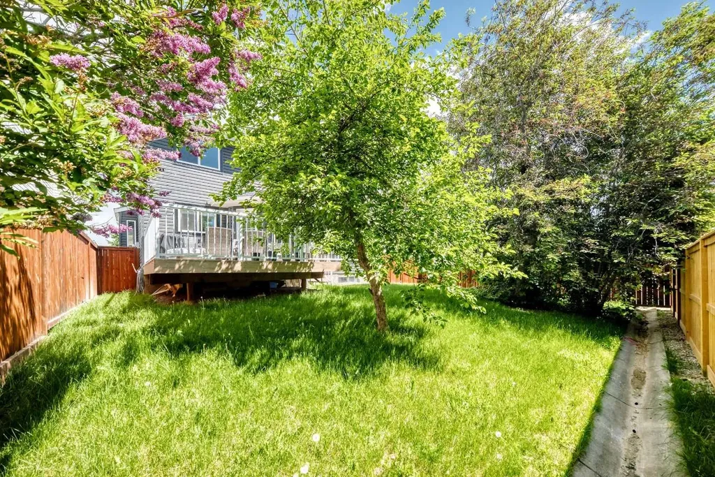 112 Christie Park Manor SW Calgary AB T3H 2E8