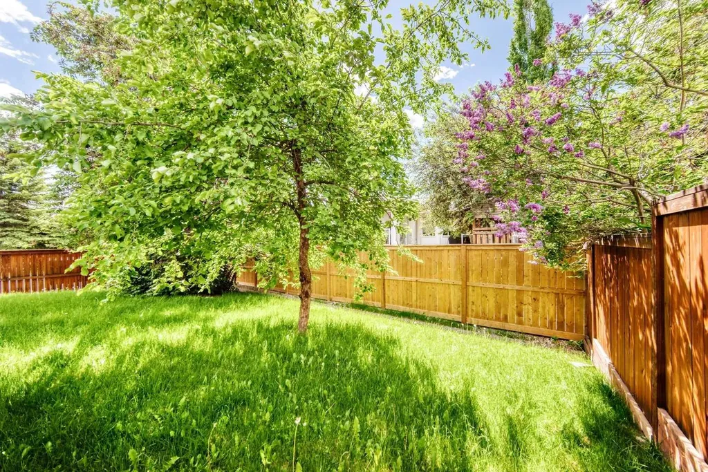 112 Christie Park Manor SW Calgary AB T3H 2E8