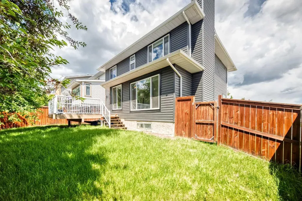 112 Christie Park Manor SW Calgary AB T3H 2E8