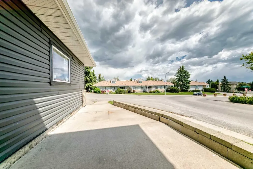112 Christie Park Manor SW Calgary AB T3H 2E8