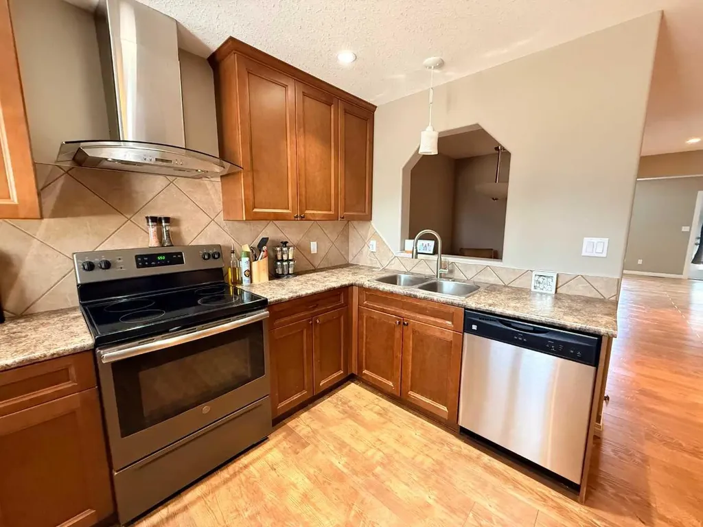 2820 12 Avenue Wainwright AB T9W 0A9