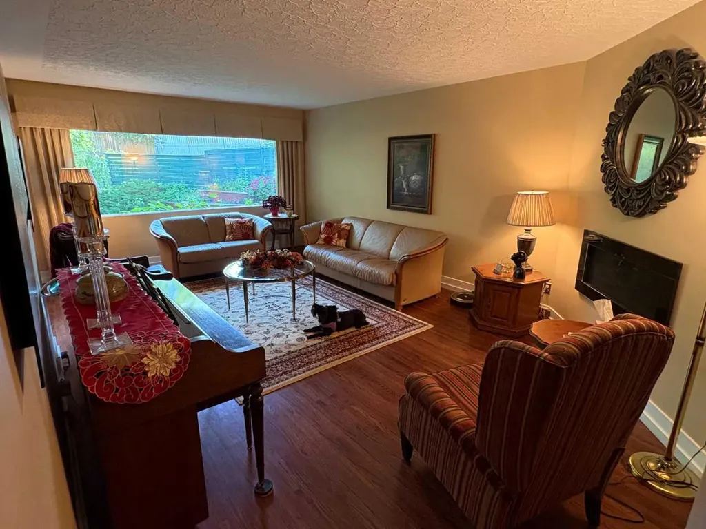 55 Kelvin Place SW Calgary AB T2V 2L2