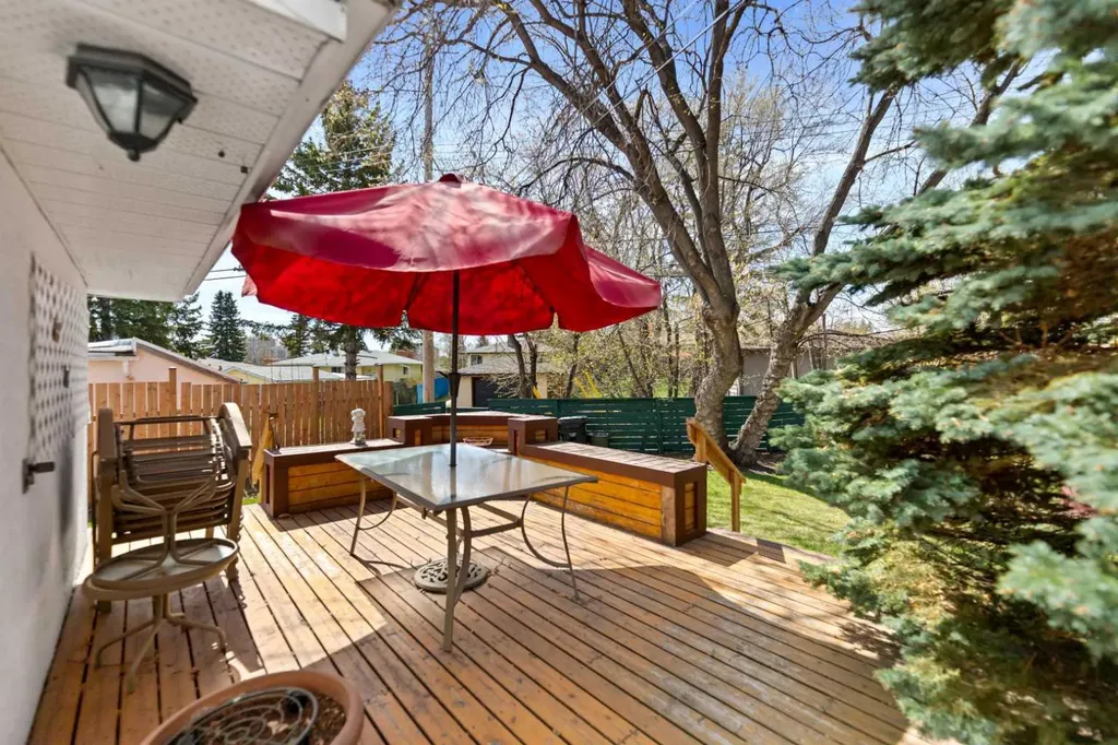 55 Kelvin Place SW Calgary AB T2V 2L2