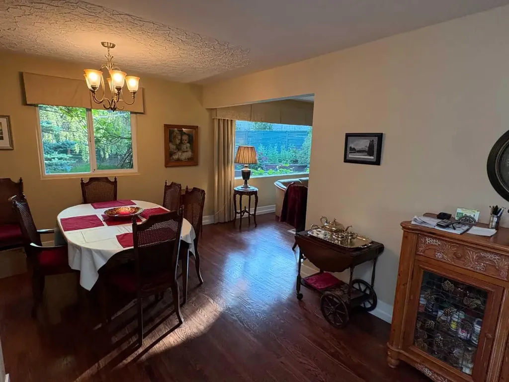 55 Kelvin Place SW Calgary AB T2V 2L2