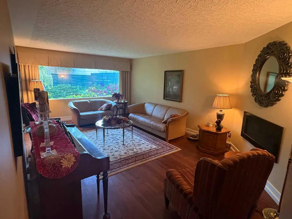 55 Kelvin Place SW Calgary AB T2V 2L2