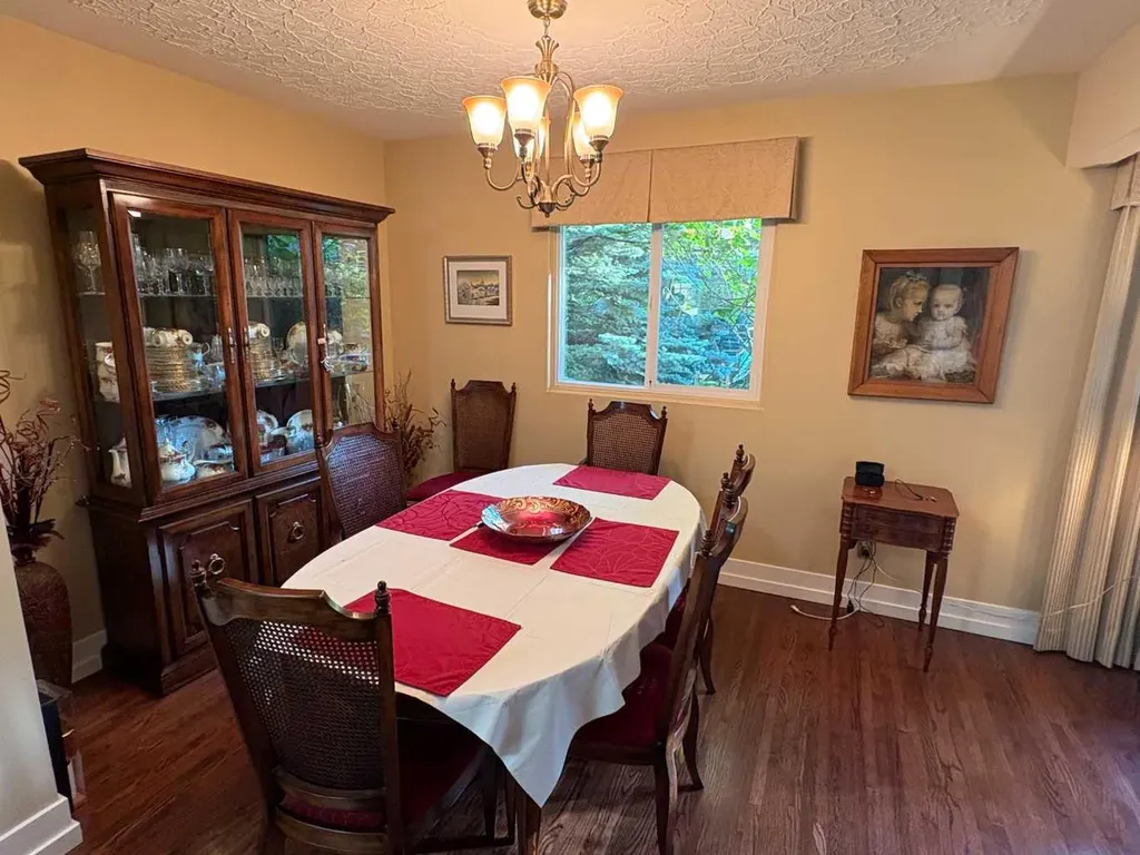 55 Kelvin Place SW Calgary AB T2V 2L2