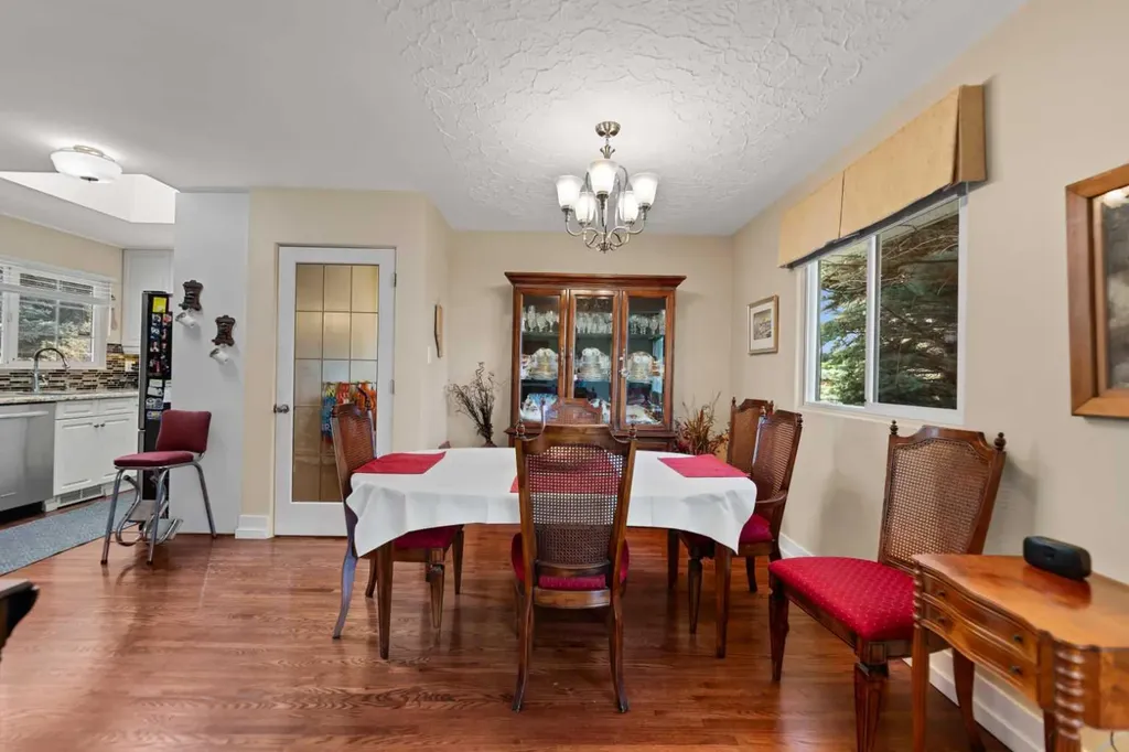 55 Kelvin Place SW Calgary AB T2V 2L2
