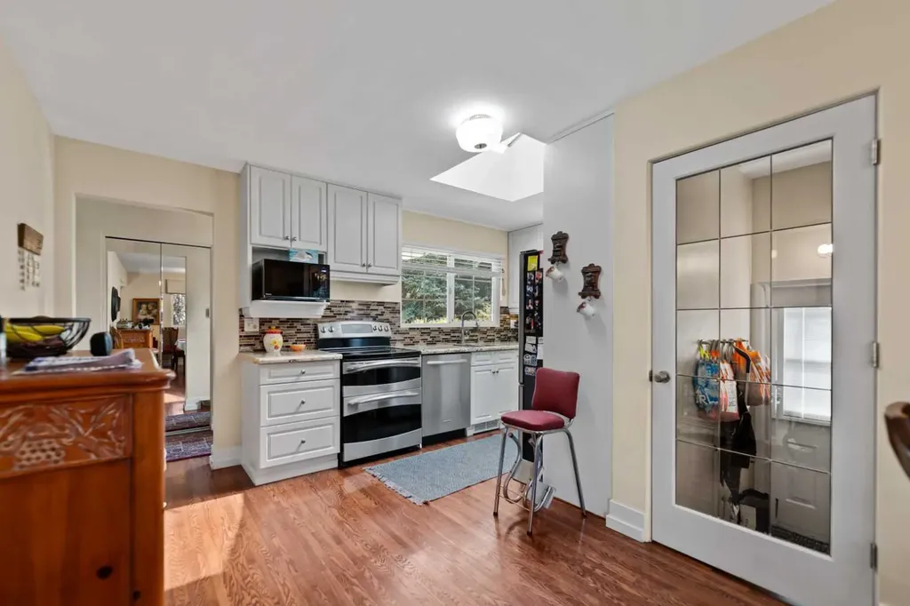 55 Kelvin Place SW Calgary AB T2V 2L2