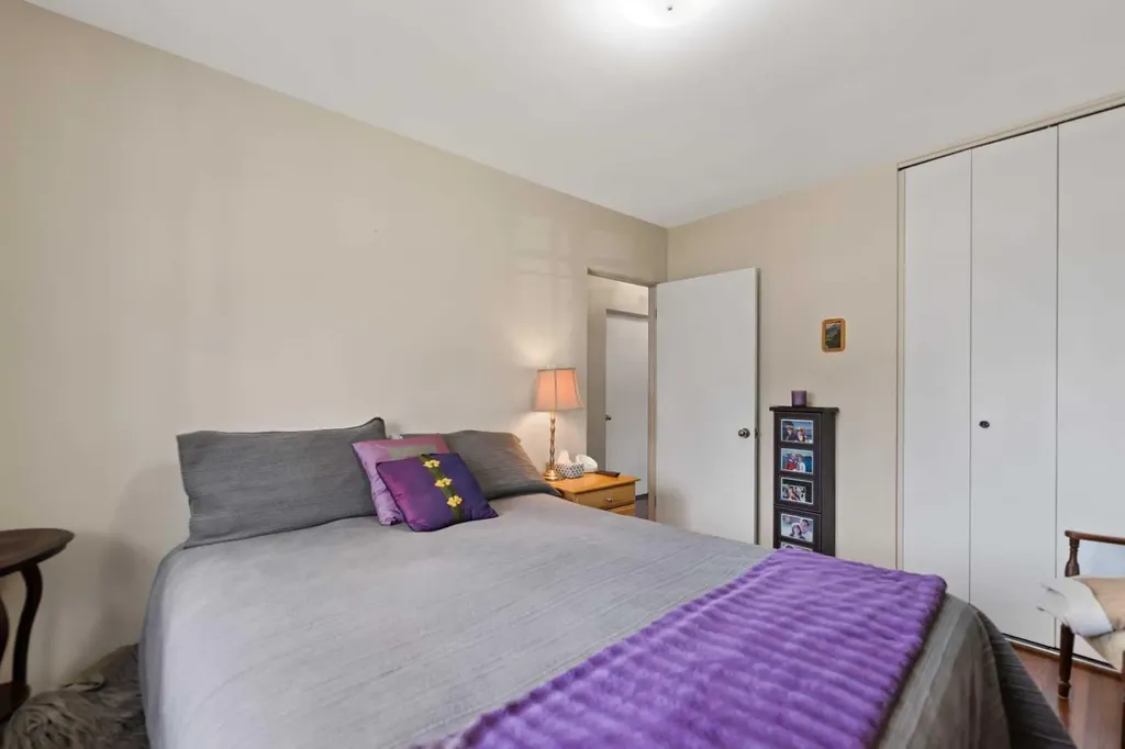 55 Kelvin Place SW Calgary AB T2V 2L2