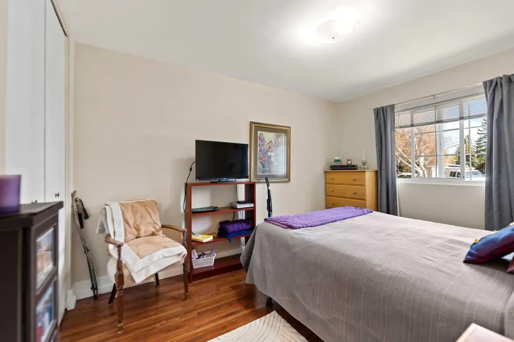 55 Kelvin Place SW Calgary AB T2V 2L2