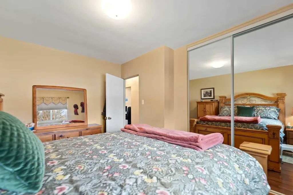 55 Kelvin Place SW Calgary AB T2V 2L2