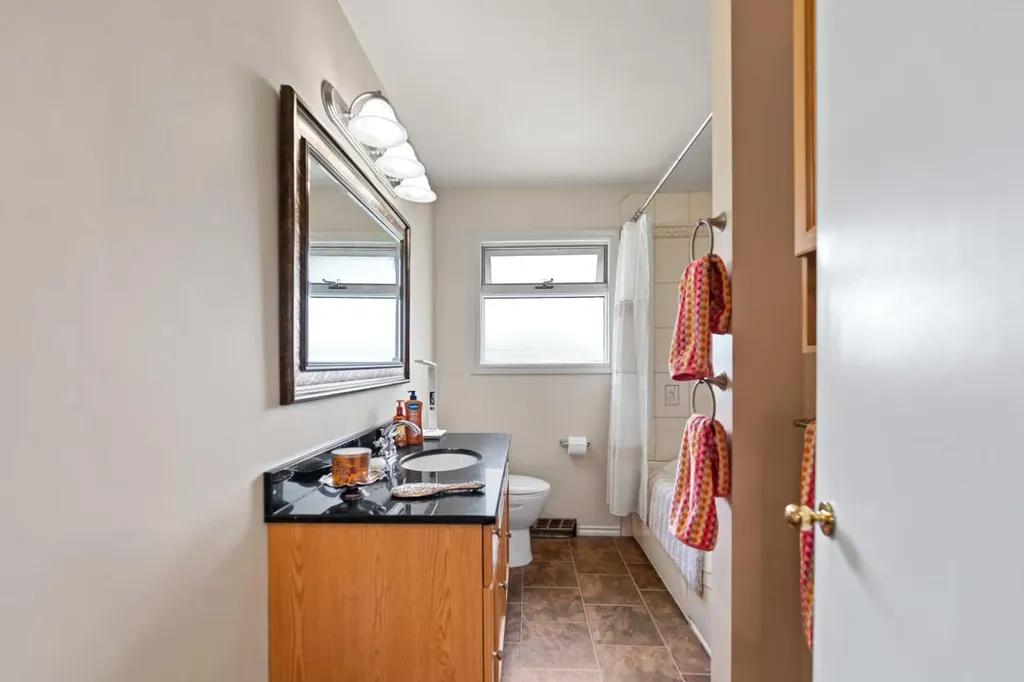 55 Kelvin Place SW Calgary AB T2V 2L2