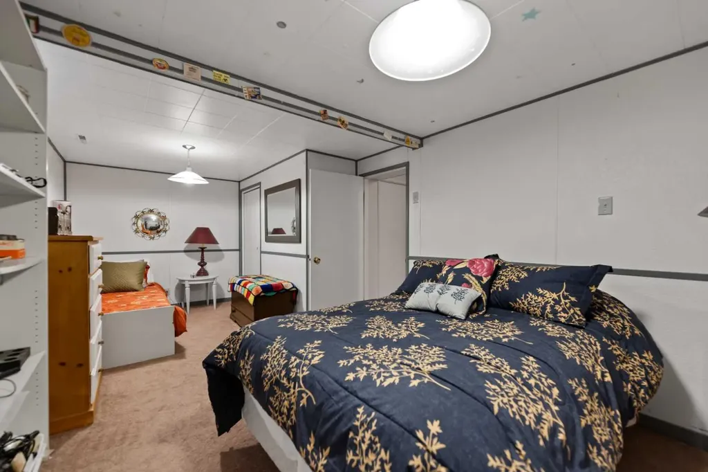 55 Kelvin Place SW Calgary AB T2V 2L2