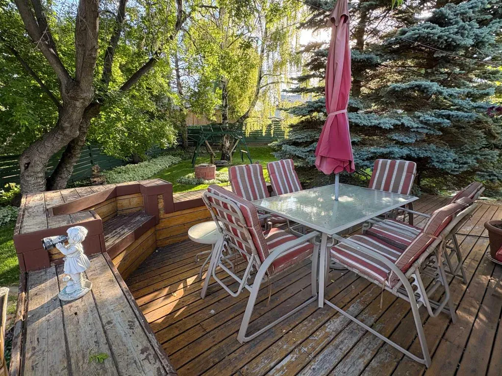 55 Kelvin Place SW Calgary AB T2V 2L2