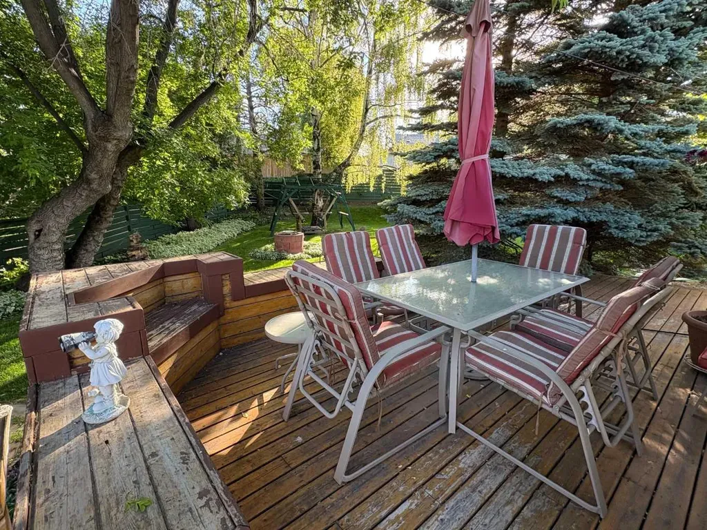 55 Kelvin Place SW Calgary AB T2V 2L2