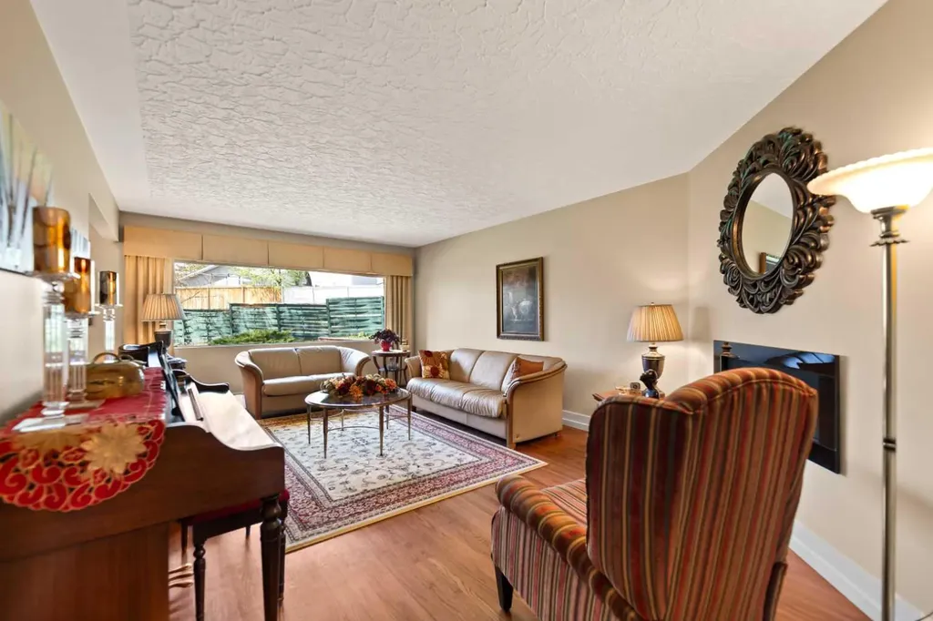 55 Kelvin Place SW Calgary AB T2V 2L2