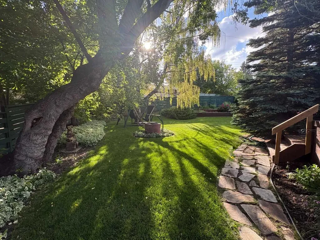 55 Kelvin Place SW Calgary AB T2V 2L2