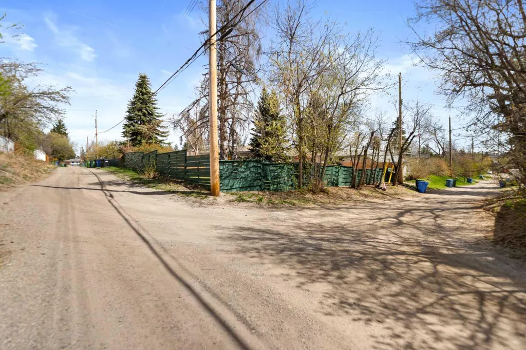 55 Kelvin Place SW Calgary AB T2V 2L2