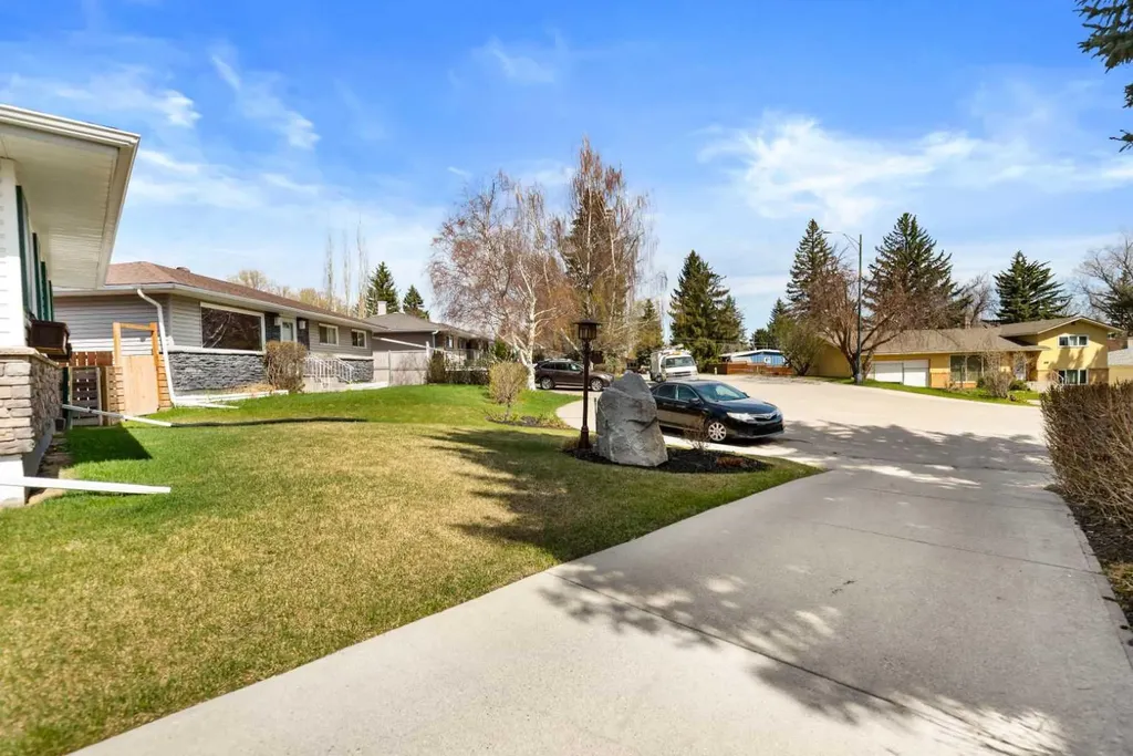 55 Kelvin Place SW Calgary AB T2V 2L2