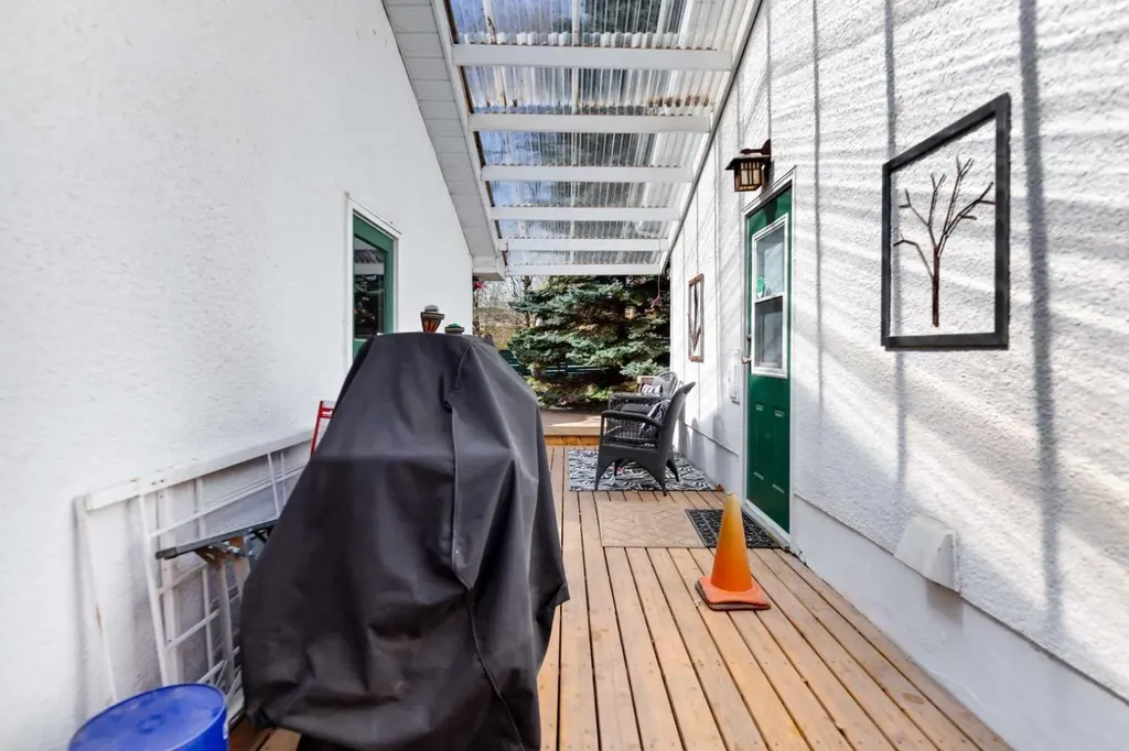 55 Kelvin Place SW Calgary AB T2V 2L2