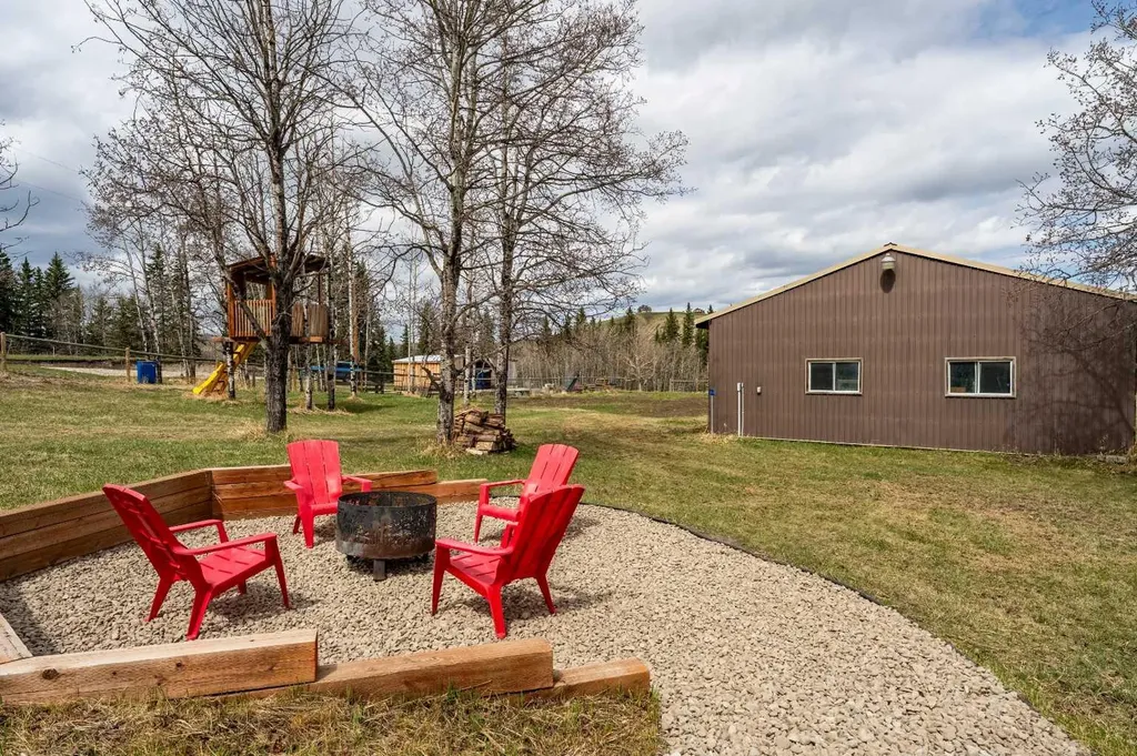 370 16 Avenue Diamond Valley AB T0L 2A0