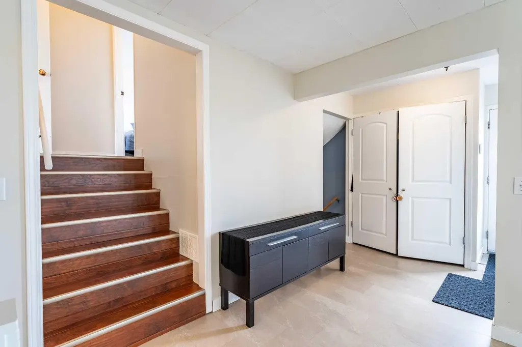 370 16 Avenue Diamond Valley AB T0L 2A0