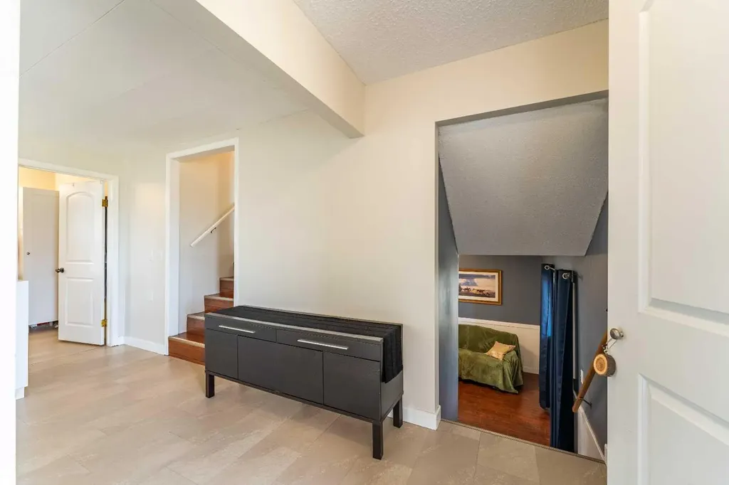 370 16 Avenue Diamond Valley AB T0L 2A0