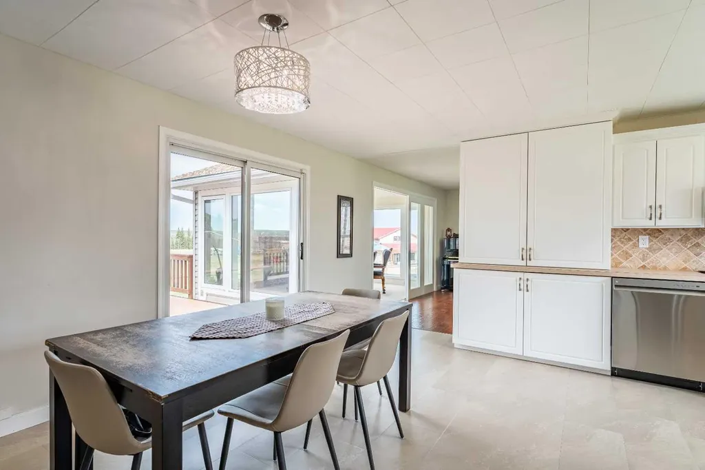 370 16 Avenue Diamond Valley AB T0L 2A0