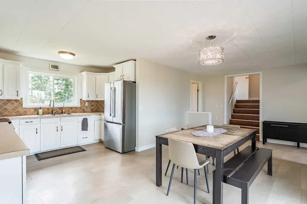 370 16 Avenue Diamond Valley AB T0L 2A0