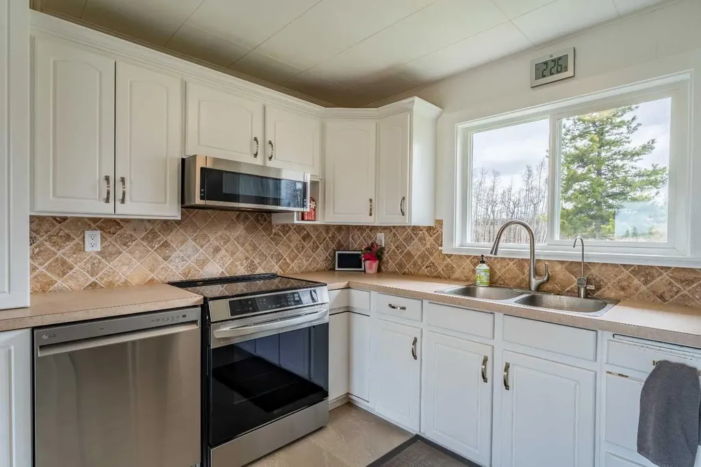 370 16 Avenue Diamond Valley AB T0L 2A0
