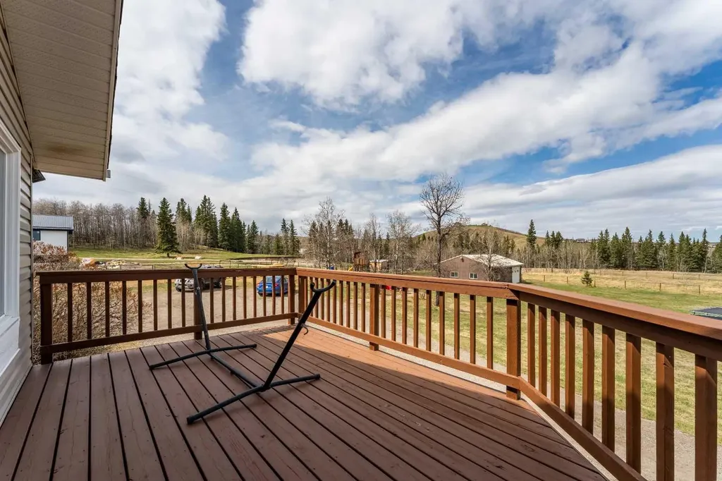 370 16 Avenue Diamond Valley AB T0L 2A0