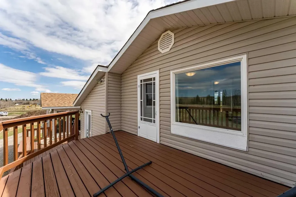 370 16 Avenue Diamond Valley AB T0L 2A0