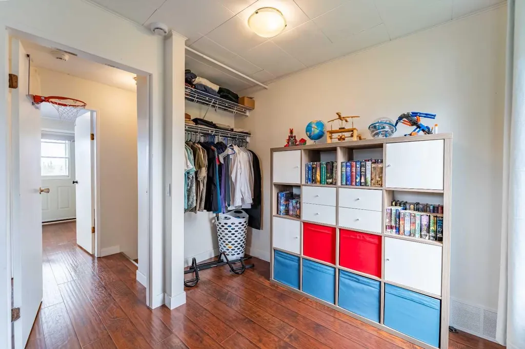 370 16 Avenue Diamond Valley AB T0L 2A0