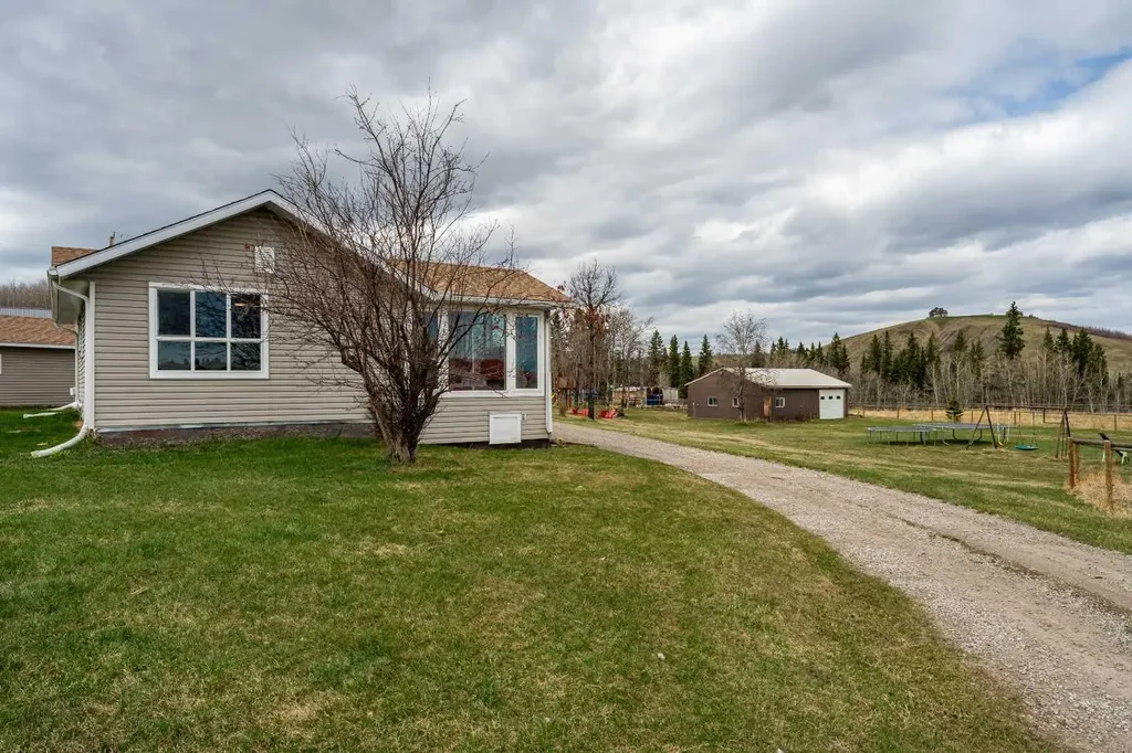 370 16 Avenue Diamond Valley AB T0L 2A0