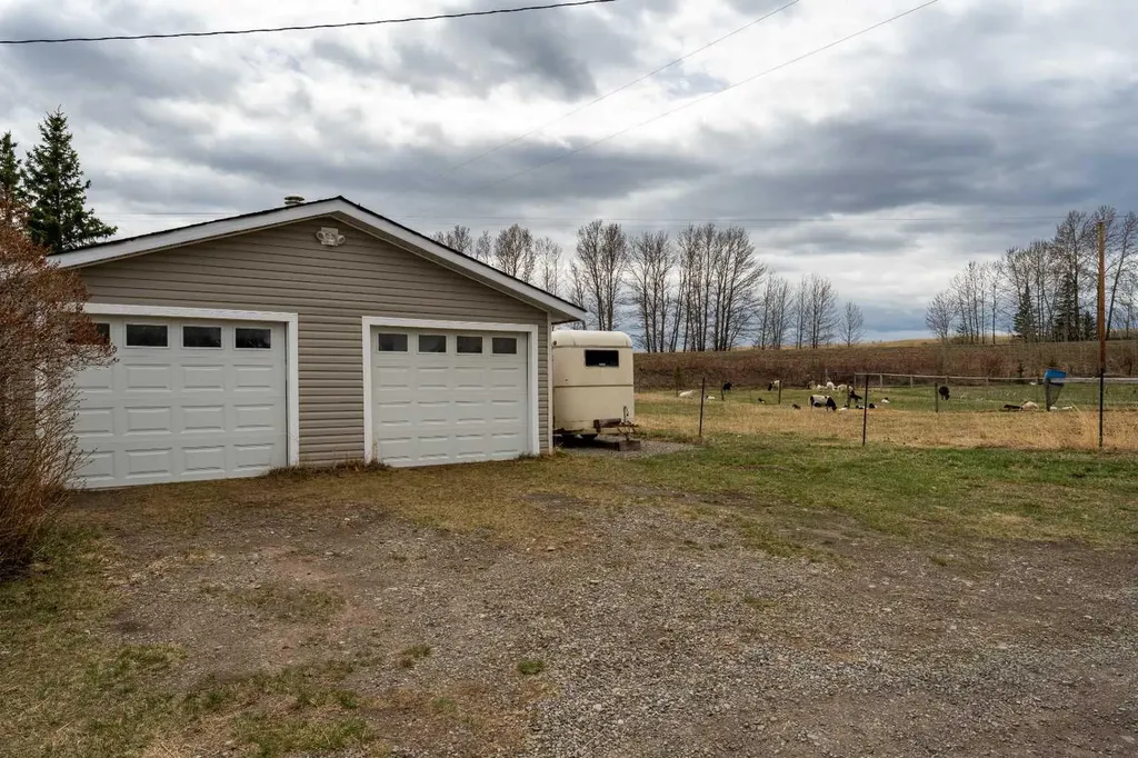 370 16 Avenue Diamond Valley AB T0L 2A0