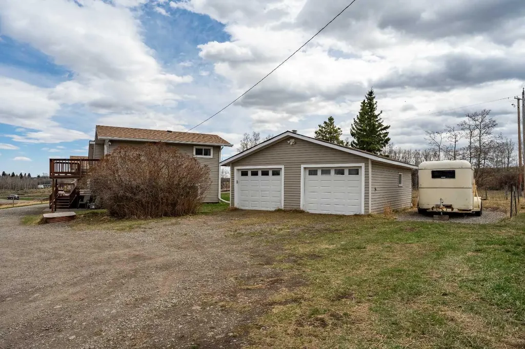 370 16 Avenue Diamond Valley AB T0L 2A0