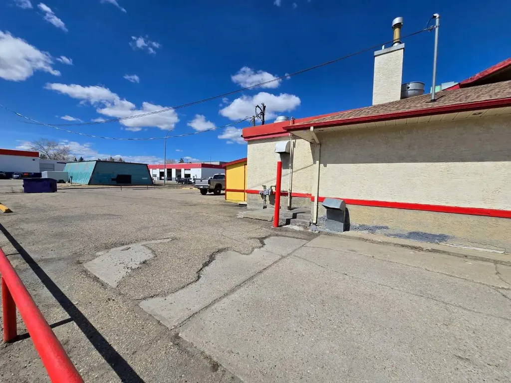 6712 50 Avenue Red Deer AB T2N4E1