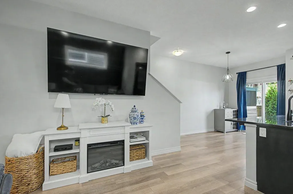 194 Legacy Mews SE Calgary AB T2X 0Y5