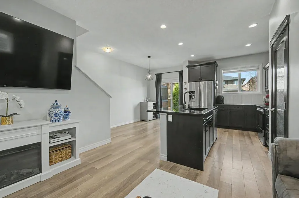 194 Legacy Mews SE Calgary AB T2X 0Y5