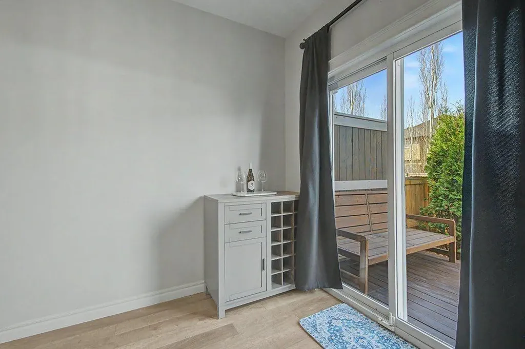 194 Legacy Mews SE Calgary AB T2X 0Y5